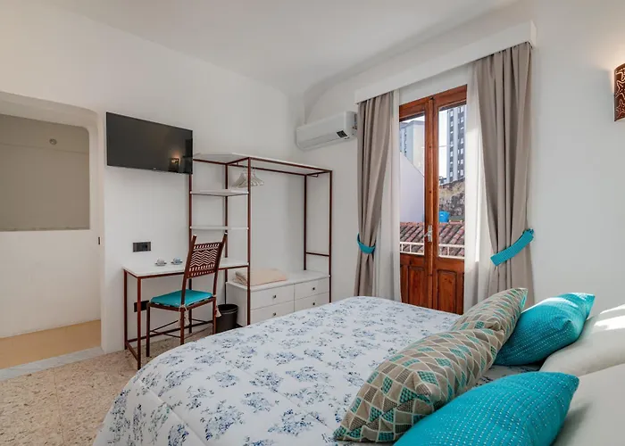 Sorella Luna Boutique, Centro Di 3*