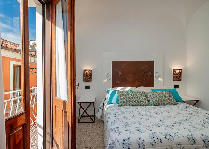 Sorella Luna Boutique, Centro Di 3* Olbia