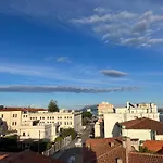 Sorella Luna Boutique, Centro Di 3*