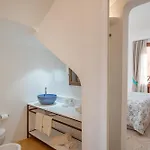 Sorella Luna Boutique, Centro Di 3*