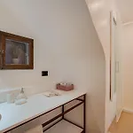 Sorella Luna Boutique, Centro Di בית הארחה 3*