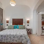 Sorella Luna Boutique, Centro Di בית הארחה 3*