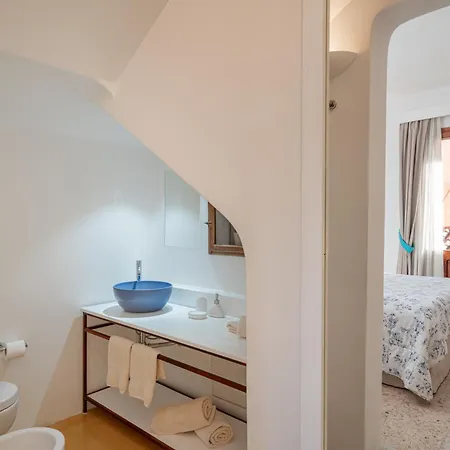 Sorella Luna Boutique, Centro Di 3*