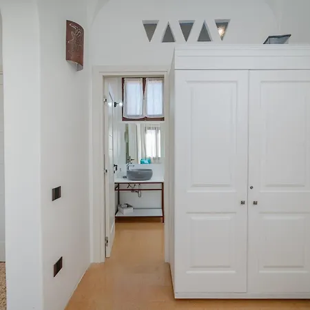 Sorella Luna Boutique, Centro Di בית הארחה