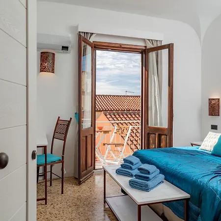 Pensjonat Sorella Luna Boutique, Centro Di 3*