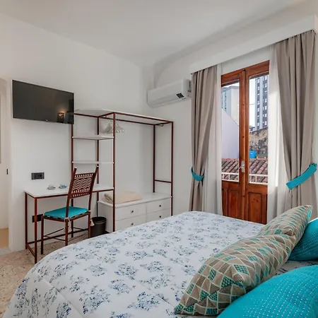 Sorella Luna Boutique, Centro Di 3*