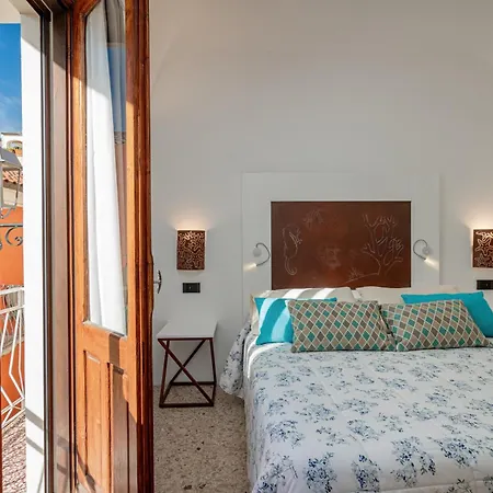 Sorella Luna Boutique, Centro Di 3* Olbia