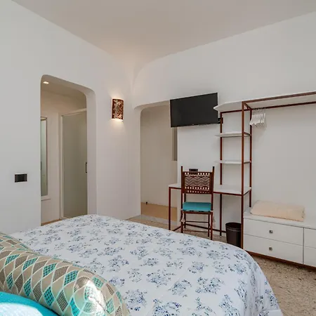 Pensionat Sorella Luna Boutique, Centro Di 3*
