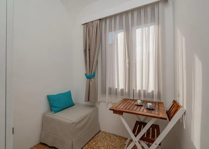 Sorella Luna Boutique, Centro Di 올비아