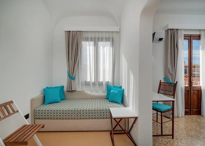 Sorella Luna Boutique, Centro Di 3* オルビア